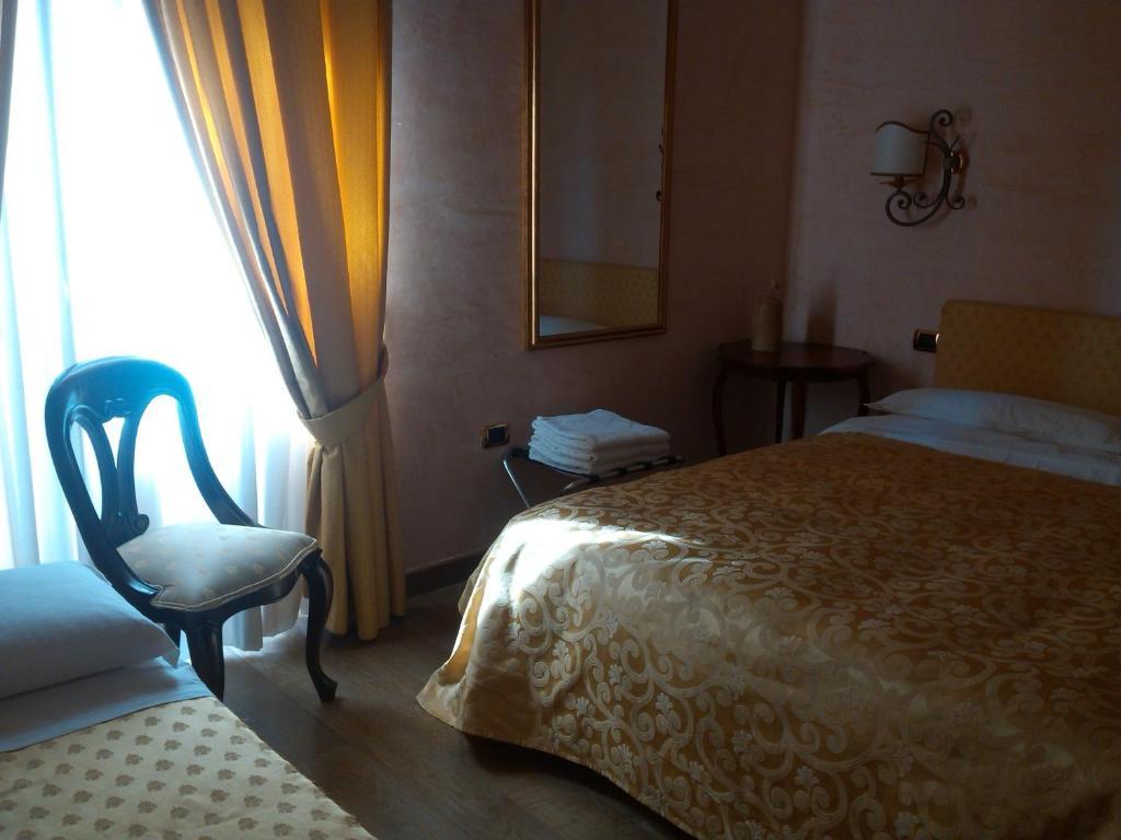 Hotel Sant'Agostino Паола Экстерьер фото